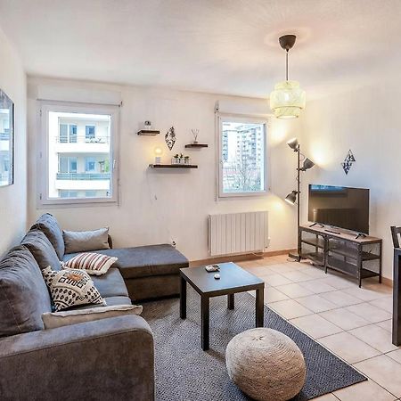 Superbe Appartement - Parking Gratuit - 4 Personnes シャンベリ エクステリア 写真