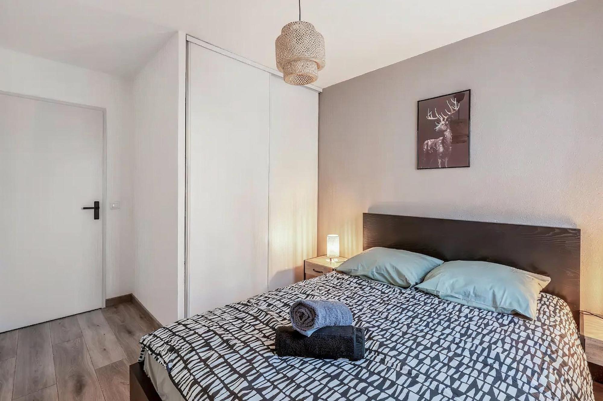 Superbe Appartement - Parking Gratuit - 4 Personnes シャンベリ エクステリア 写真