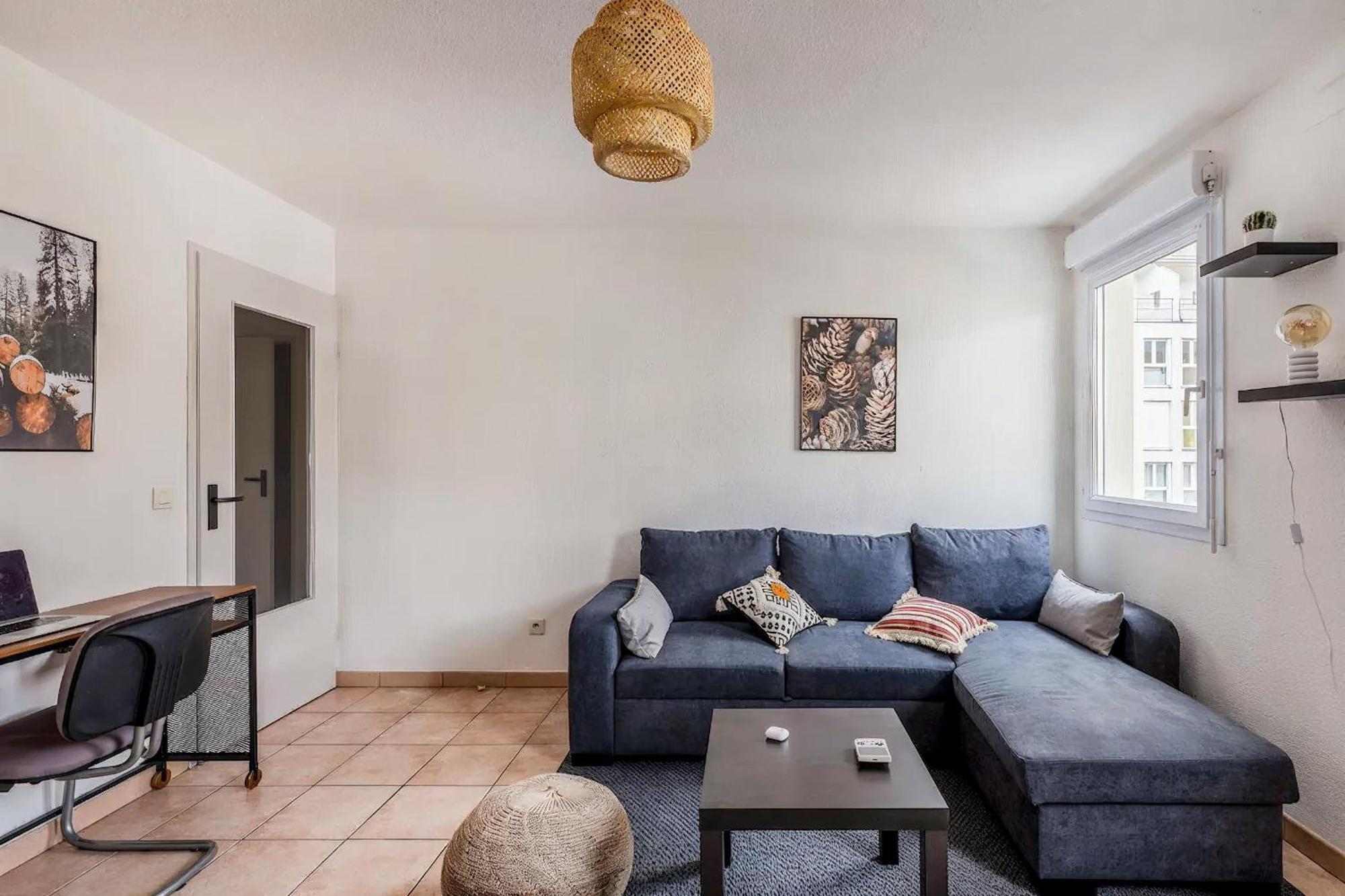 Superbe Appartement - Parking Gratuit - 4 Personnes シャンベリ エクステリア 写真