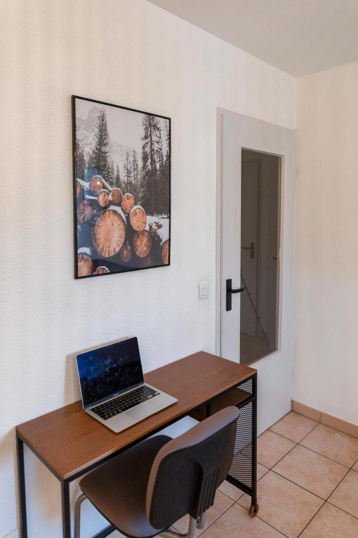 Superbe Appartement - Parking Gratuit - 4 Personnes シャンベリ エクステリア 写真