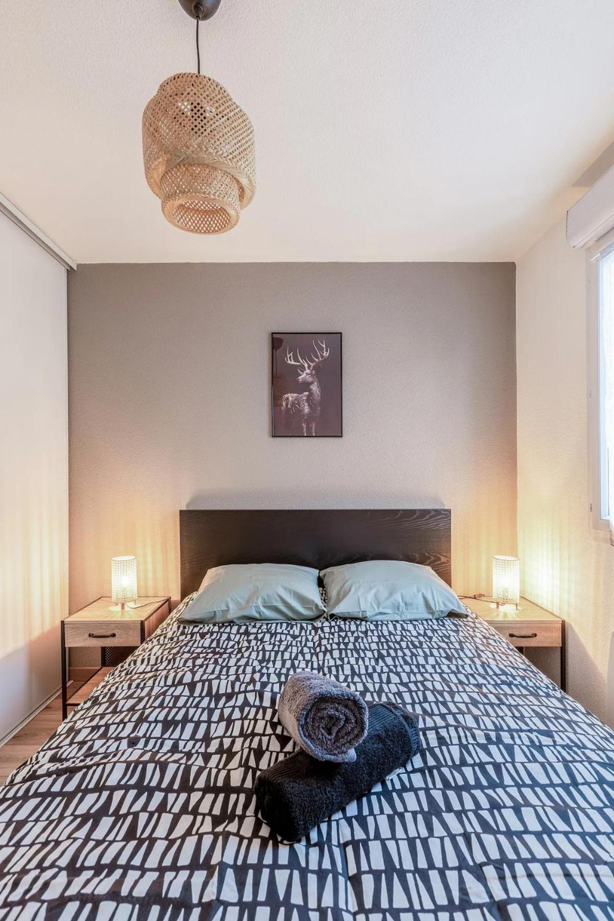 Superbe Appartement - Parking Gratuit - 4 Personnes シャンベリ エクステリア 写真