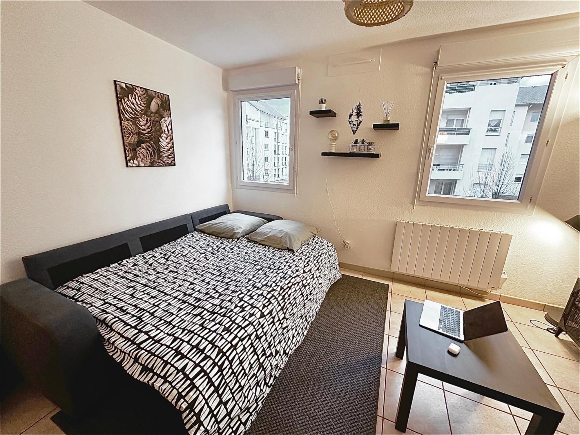 Superbe Appartement - Parking Gratuit - 4 Personnes シャンベリ エクステリア 写真